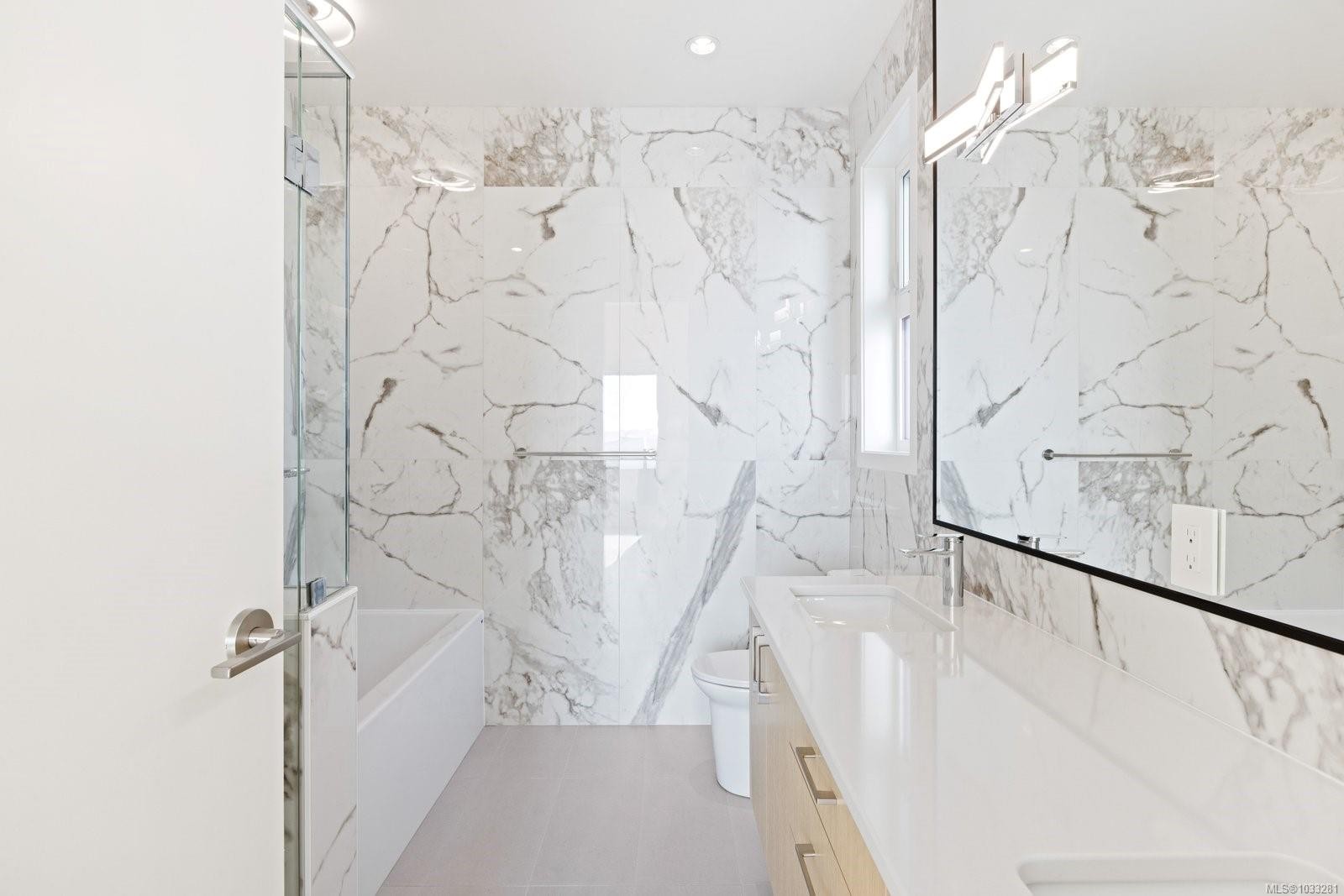 #3-10393 Allbay Rd, Sidney, BC - Indoor Photo Showing Bathroom