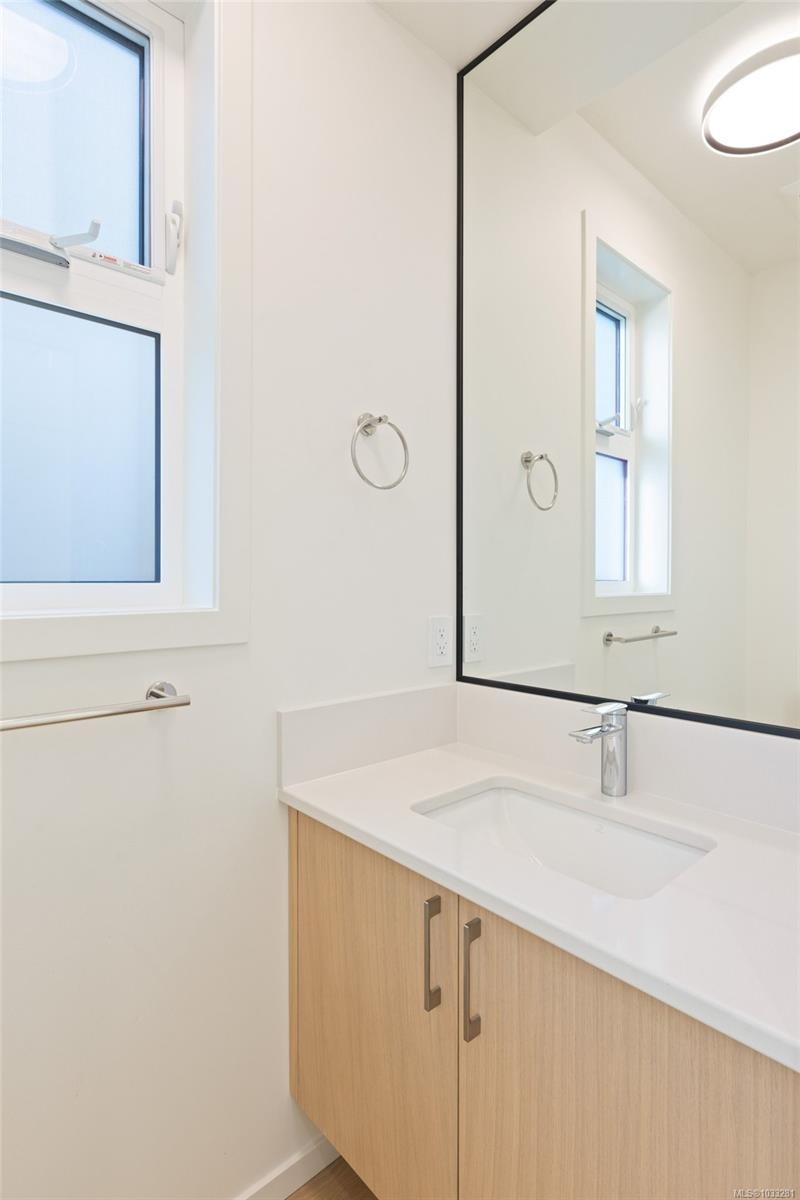 #3-10393 Allbay Rd, Sidney, BC - Indoor Photo Showing Bathroom