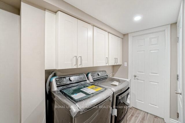 7102 Salme Drive, Mississauga, ON - Indoor Photo Showing Laundry Room
