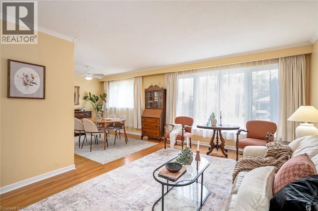 652 Ardleigh Crescent, Burlington, ON - Indoor Photo Showing Living Room