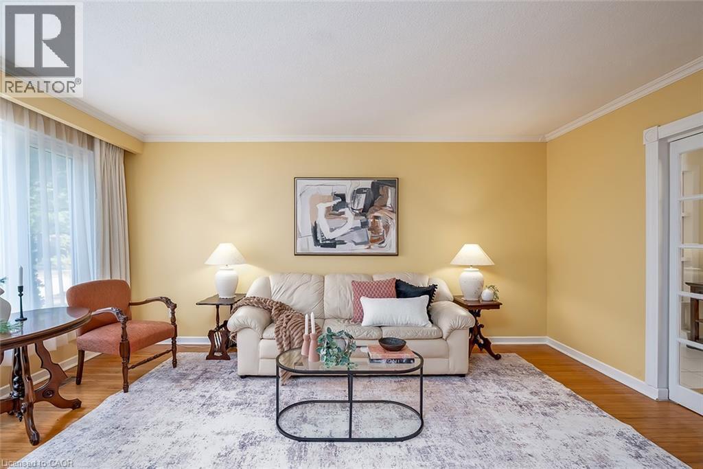 652 Ardleigh Crescent, Burlington, ON - Indoor Photo Showing Living Room