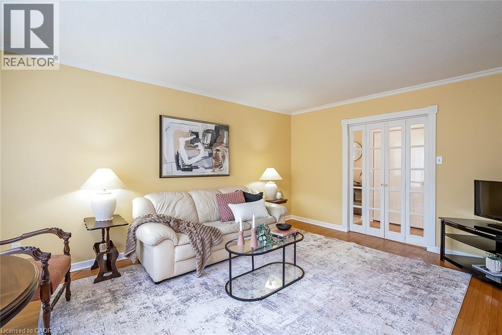 652 Ardleigh Crescent, Burlington, ON - Indoor Photo Showing Living Room