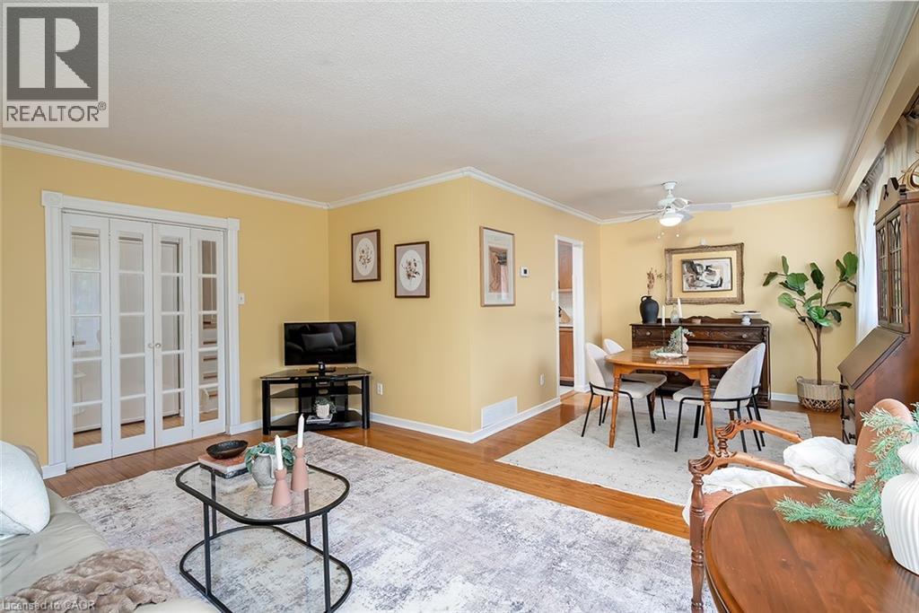 652 Ardleigh Crescent, Burlington, ON - Indoor Photo Showing Living Room