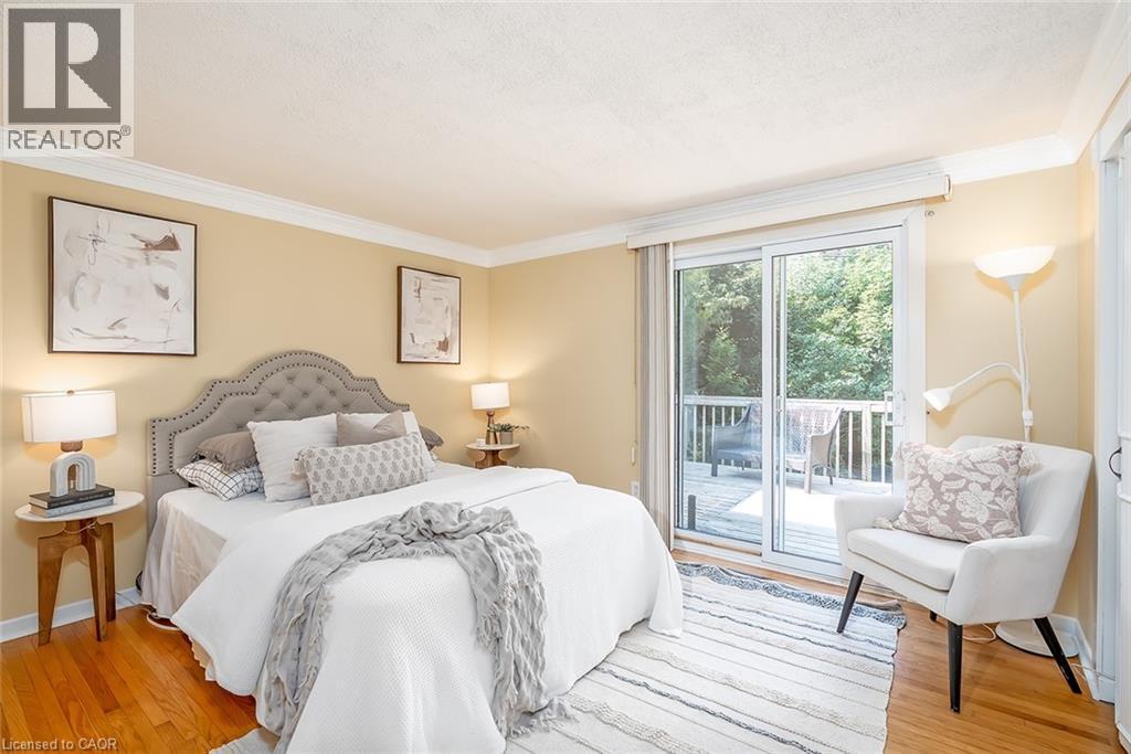 652 Ardleigh Crescent, Burlington, ON - Indoor Photo Showing Bedroom