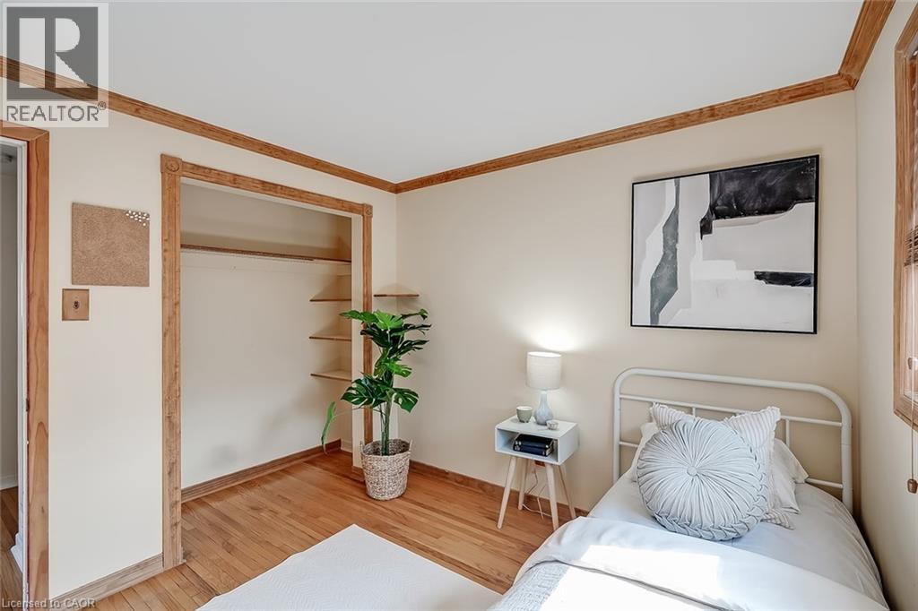 652 Ardleigh Crescent, Burlington, ON - Indoor Photo Showing Bedroom