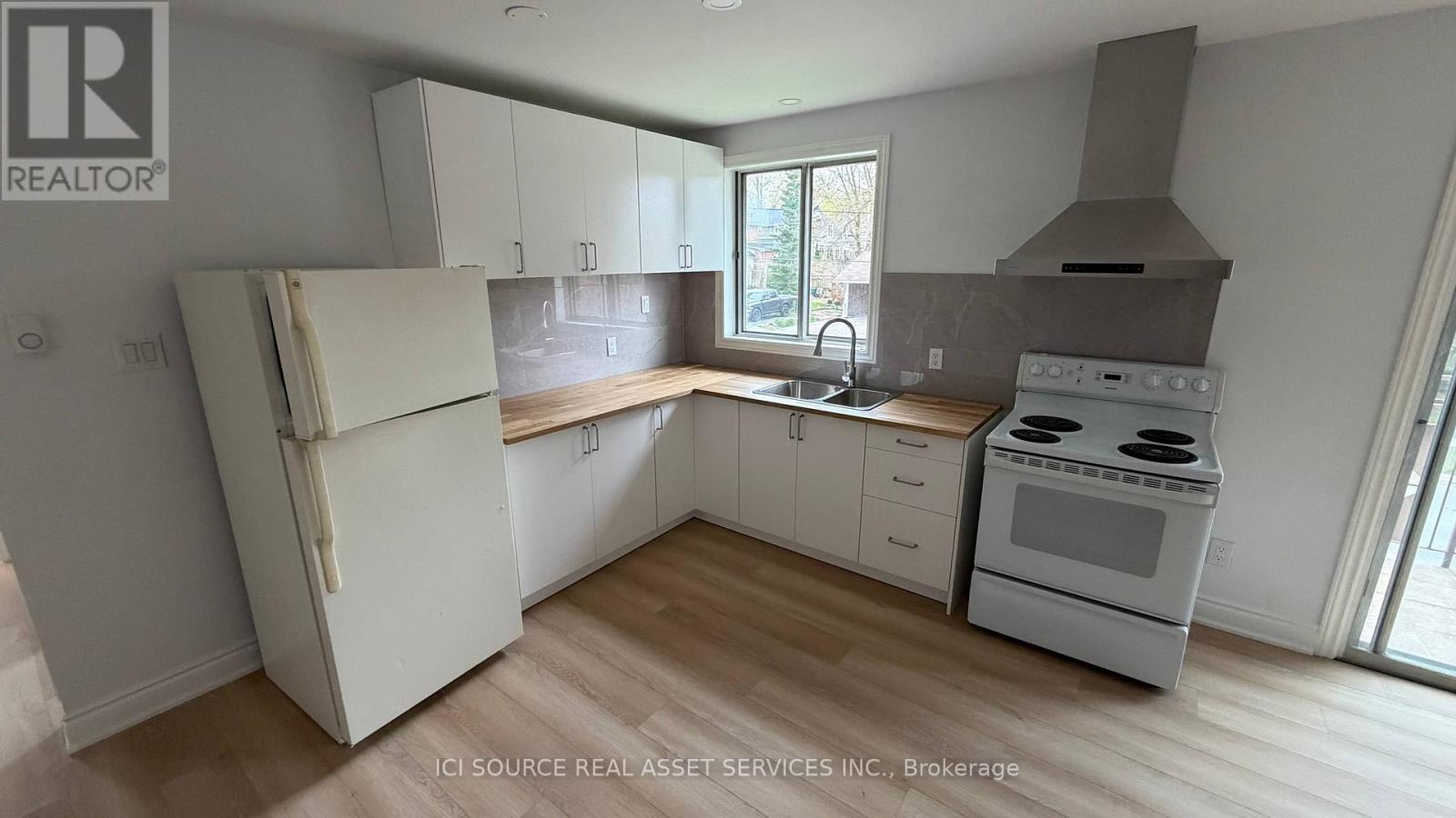 4 - 3 Faulkner Street, Orangeville, ON - Indoor Photo Showing Kitchen With Double Sink