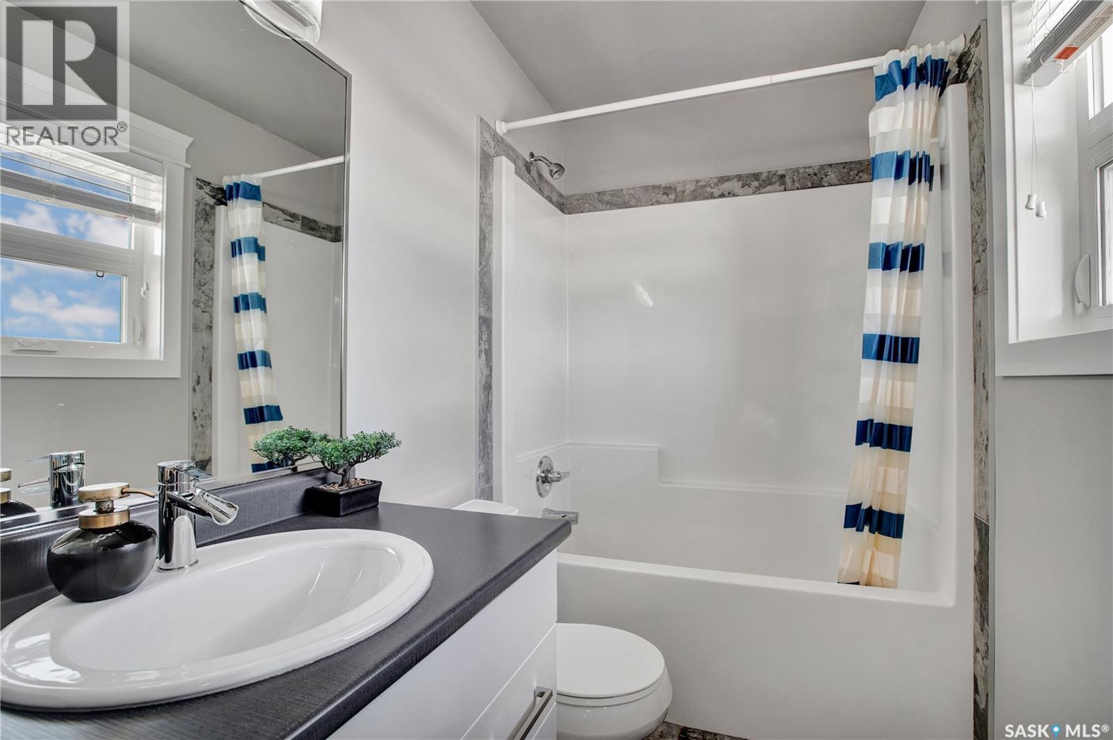 923 Kloppenburg Crescent, Saskatoon, SK - Indoor Photo Showing Bathroom