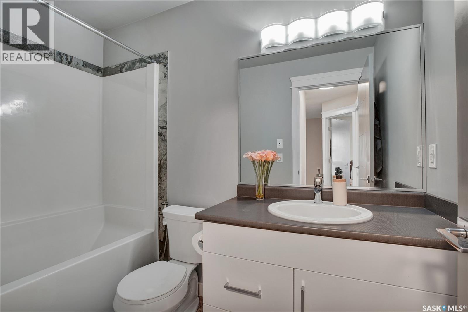 923 Kloppenburg Crescent, Saskatoon, SK - Indoor Photo Showing Bathroom