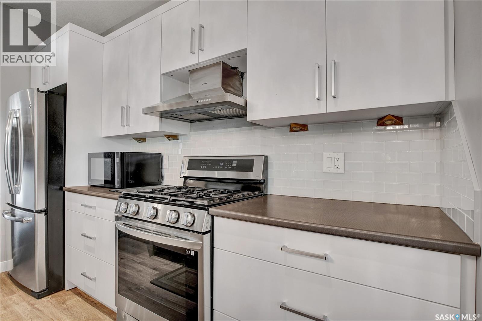 923 Kloppenburg Crescent, Saskatoon, SK - Indoor Photo Showing Kitchen