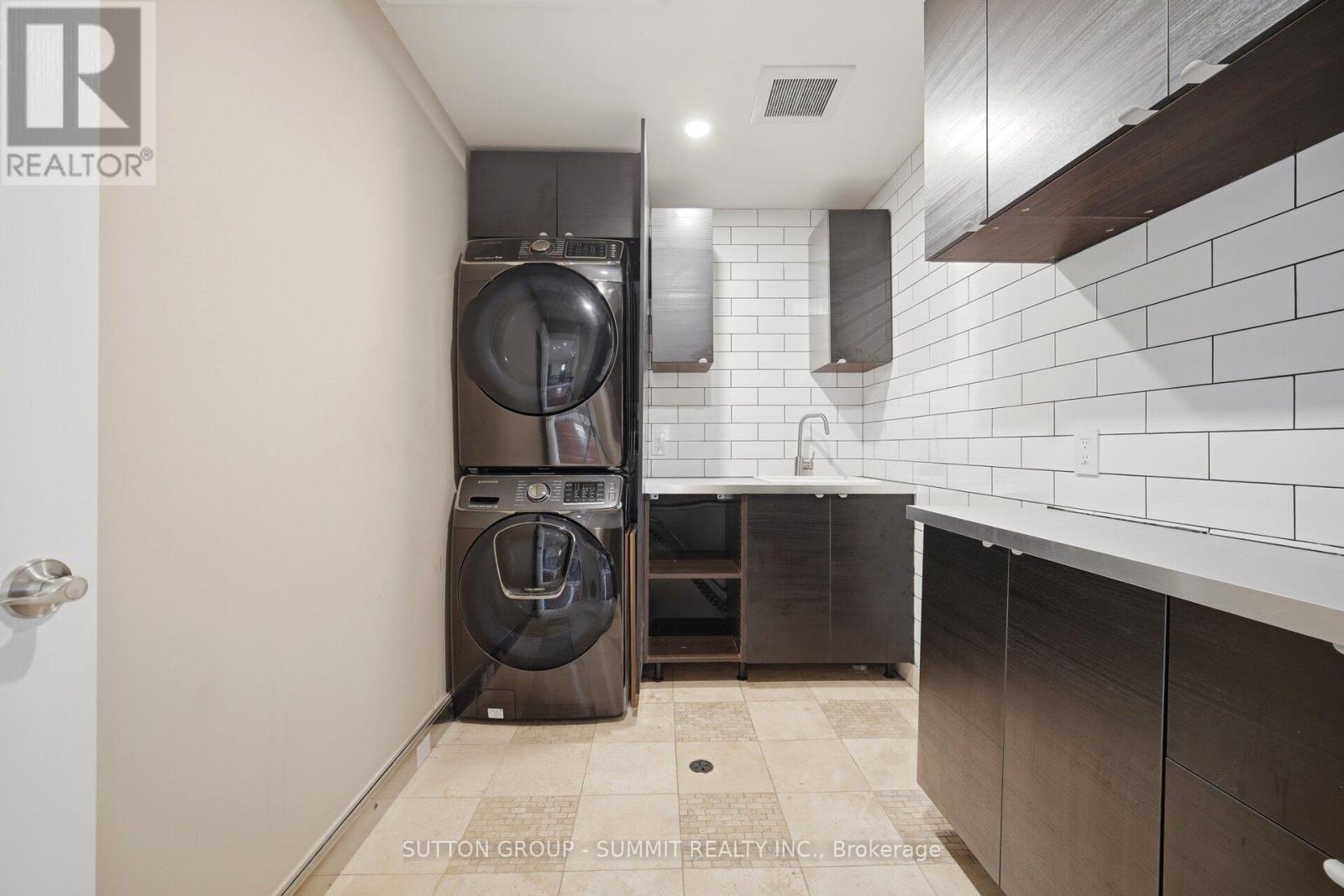 12 Pioneer Drive, Mississauga, ON - Indoor Photo Showing Laundry Room