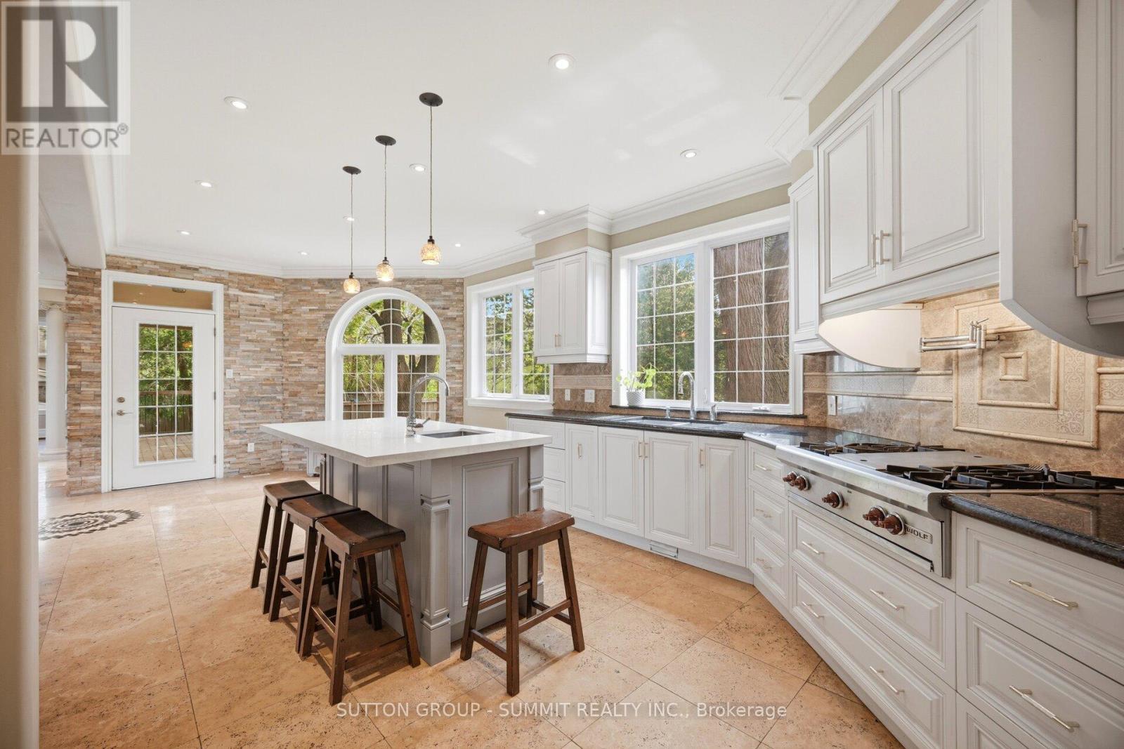 12 Pioneer Drive, Mississauga, ON - Indoor Photo Showing Kitchen With Upgraded Kitchen