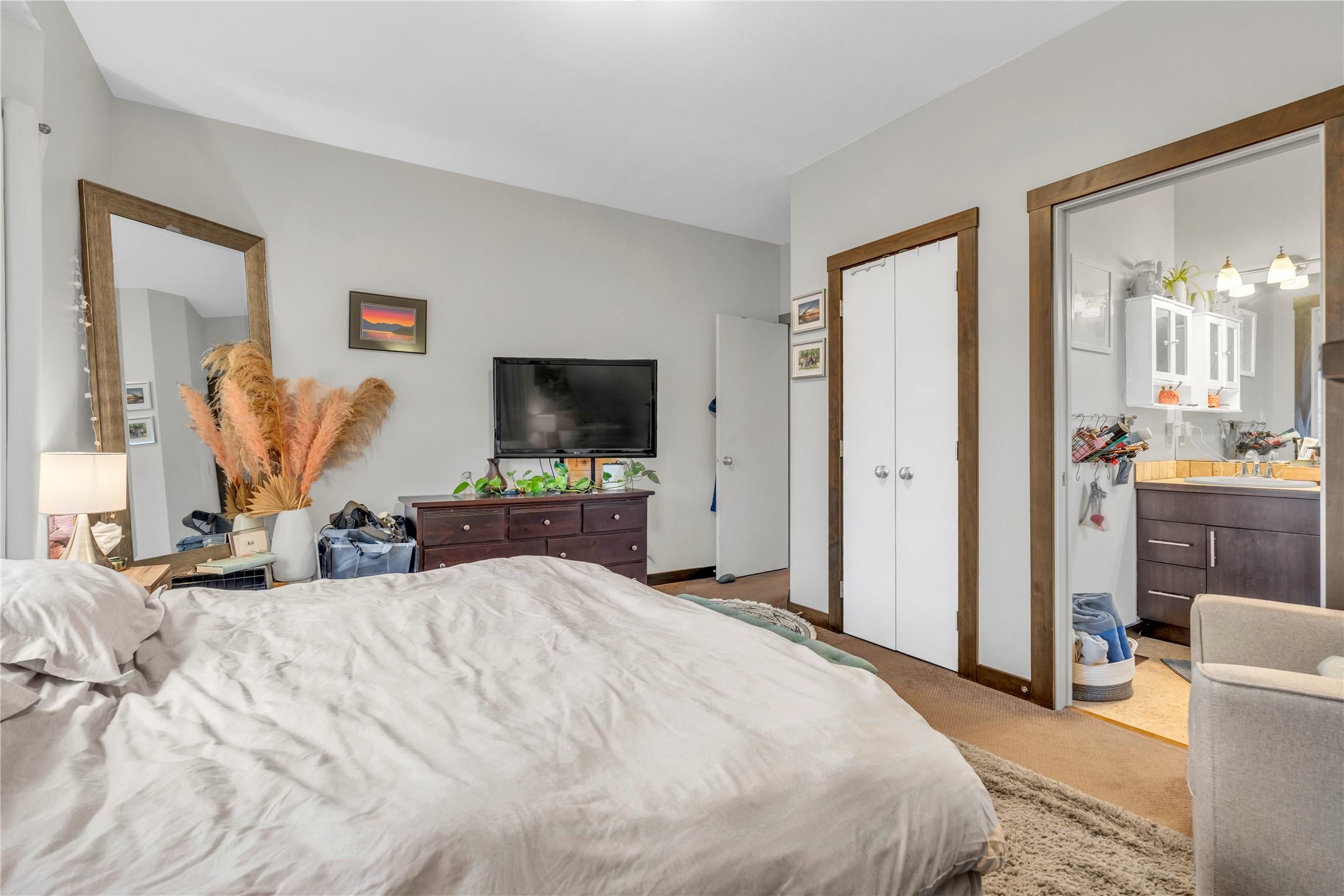 102-653 Papineau Street, Penticton, BC - Indoor Photo Showing Bedroom