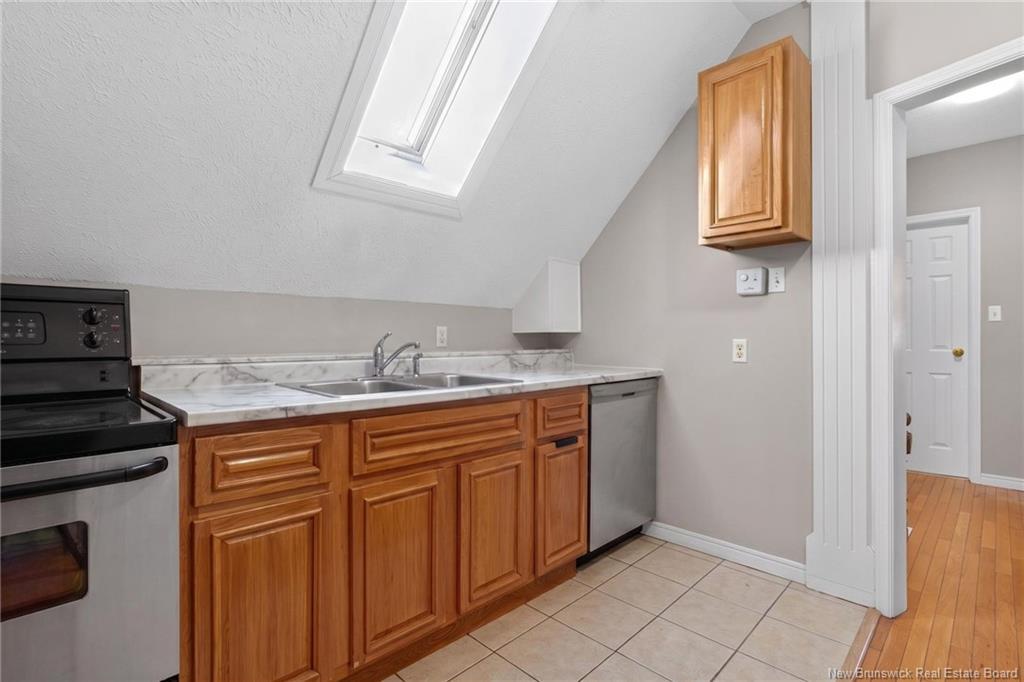 9 Mansfield, Moncton, NB