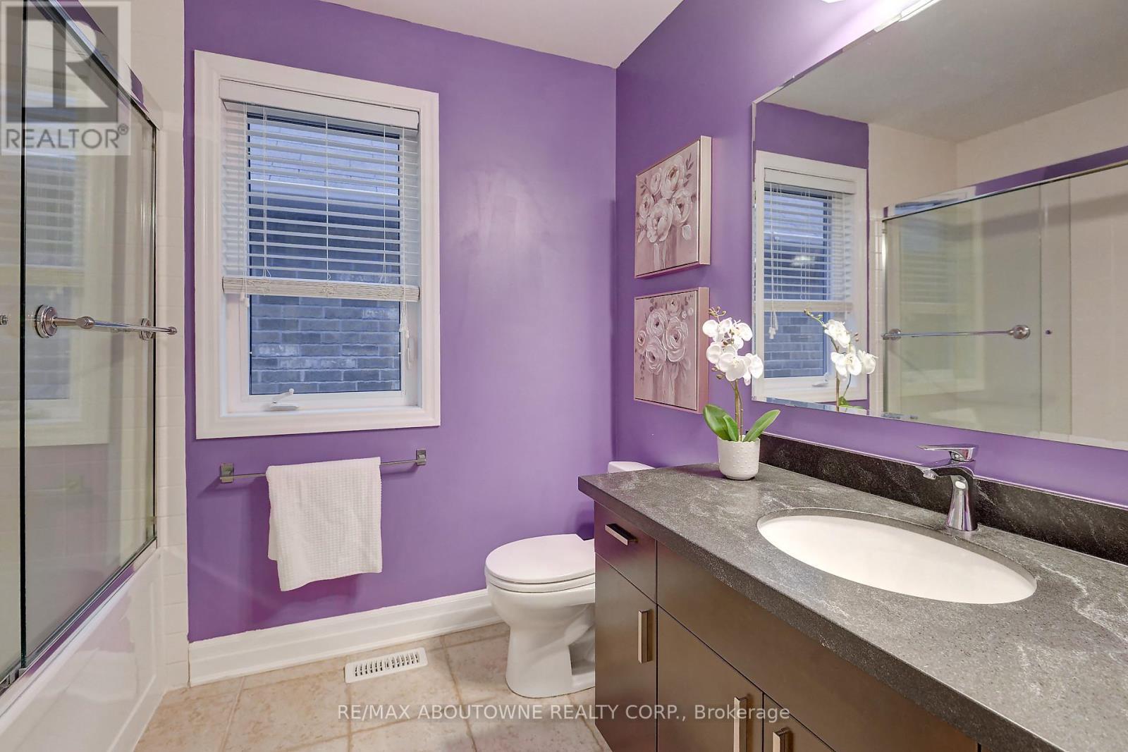 310 Leitch Landing, Milton, ON - Indoor Photo Showing Bathroom