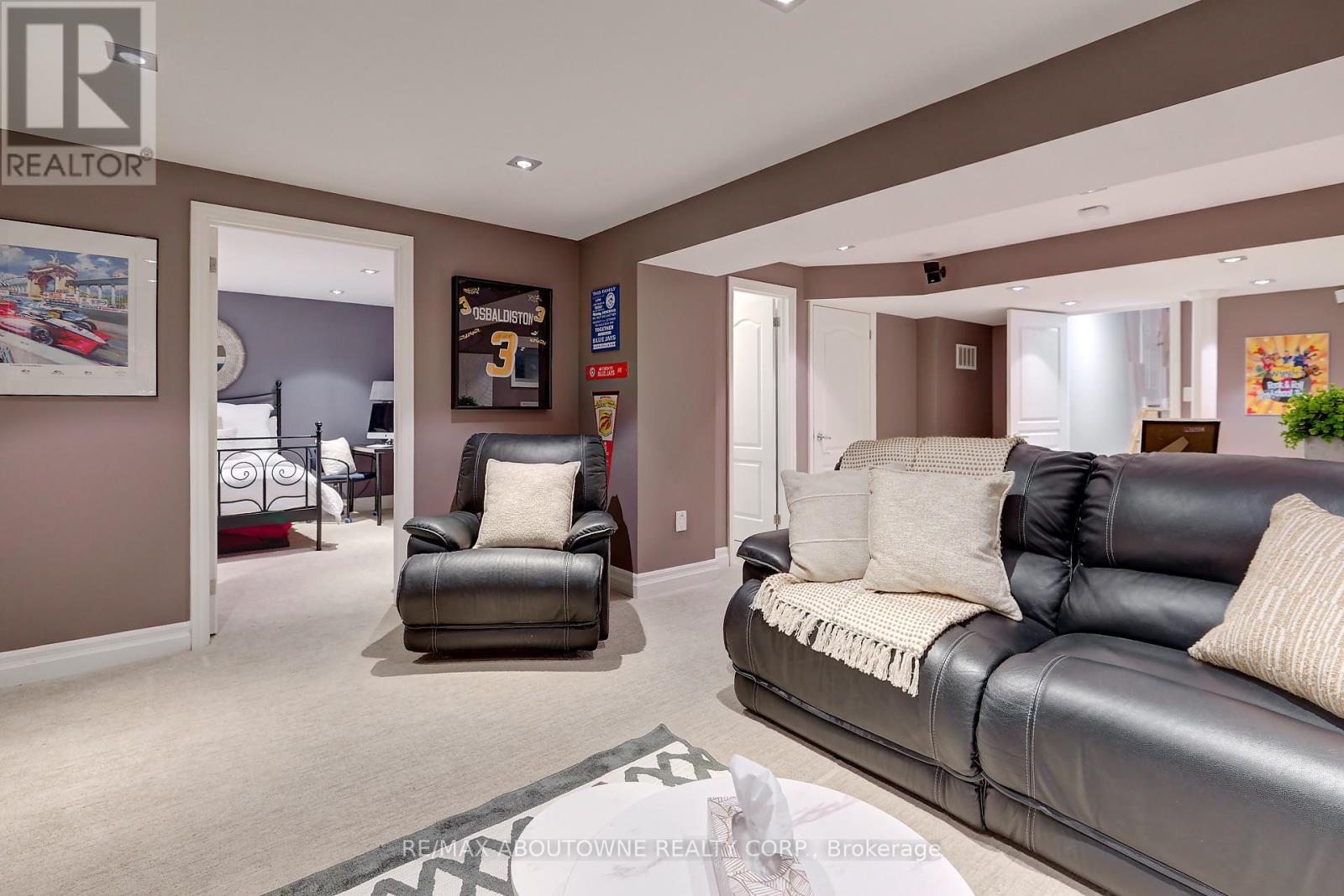 310 Leitch Landing, Milton, ON - Indoor Photo Showing Living Room