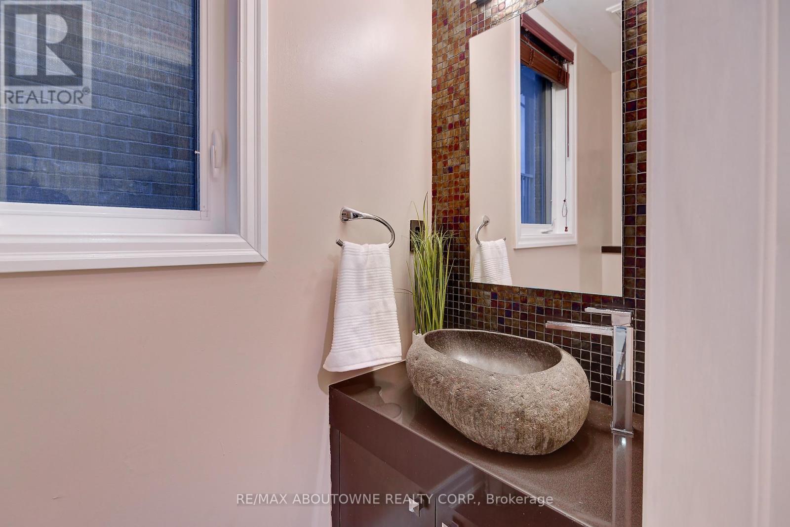310 Leitch Landing, Milton, ON - Indoor Photo Showing Bathroom