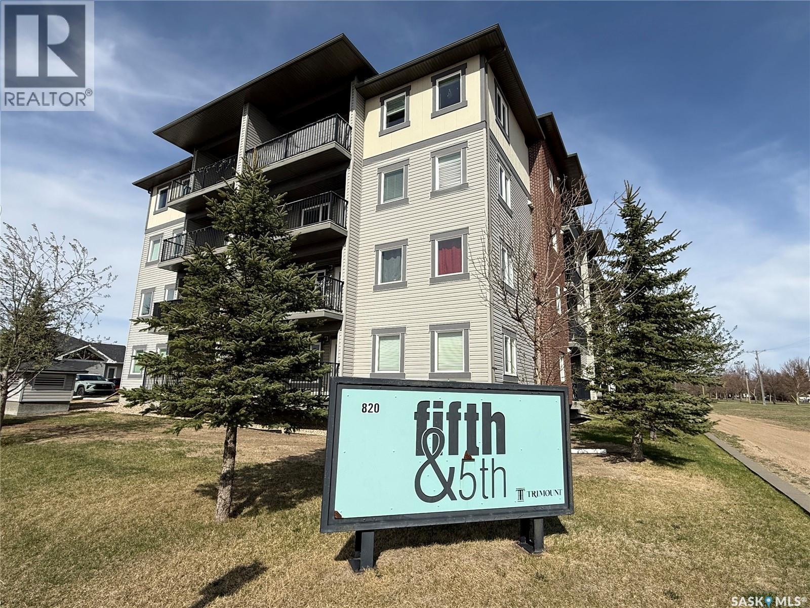 302 820 5Th Street Ne, Weyburn, SK - Outdoor With Balcony