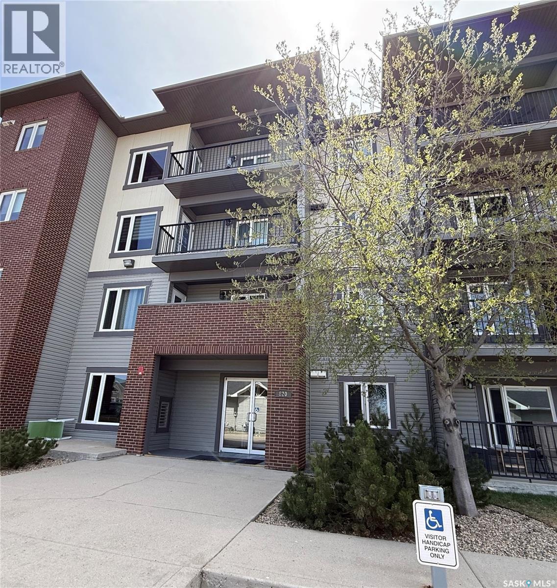 302 820 5Th Street Ne, Weyburn, SK - Outdoor With Balcony