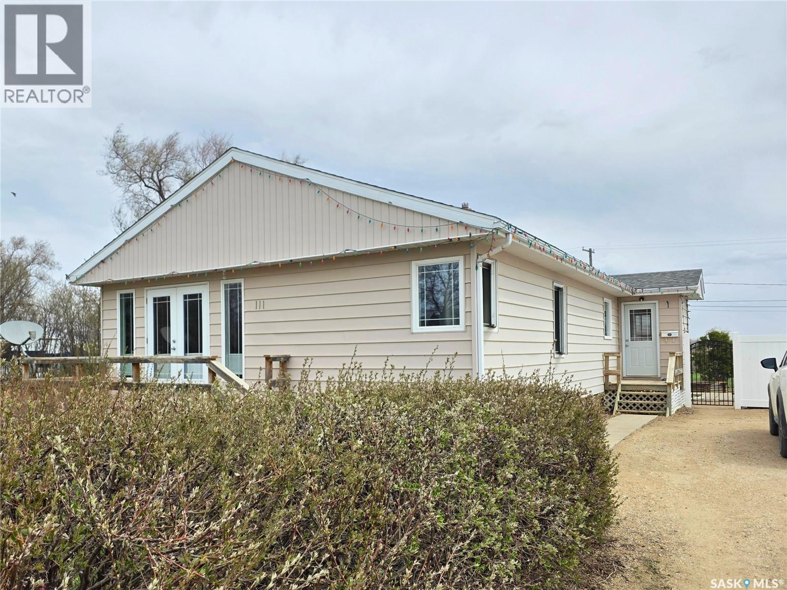 111 4Th Avenue N, Lucky Lake, SK