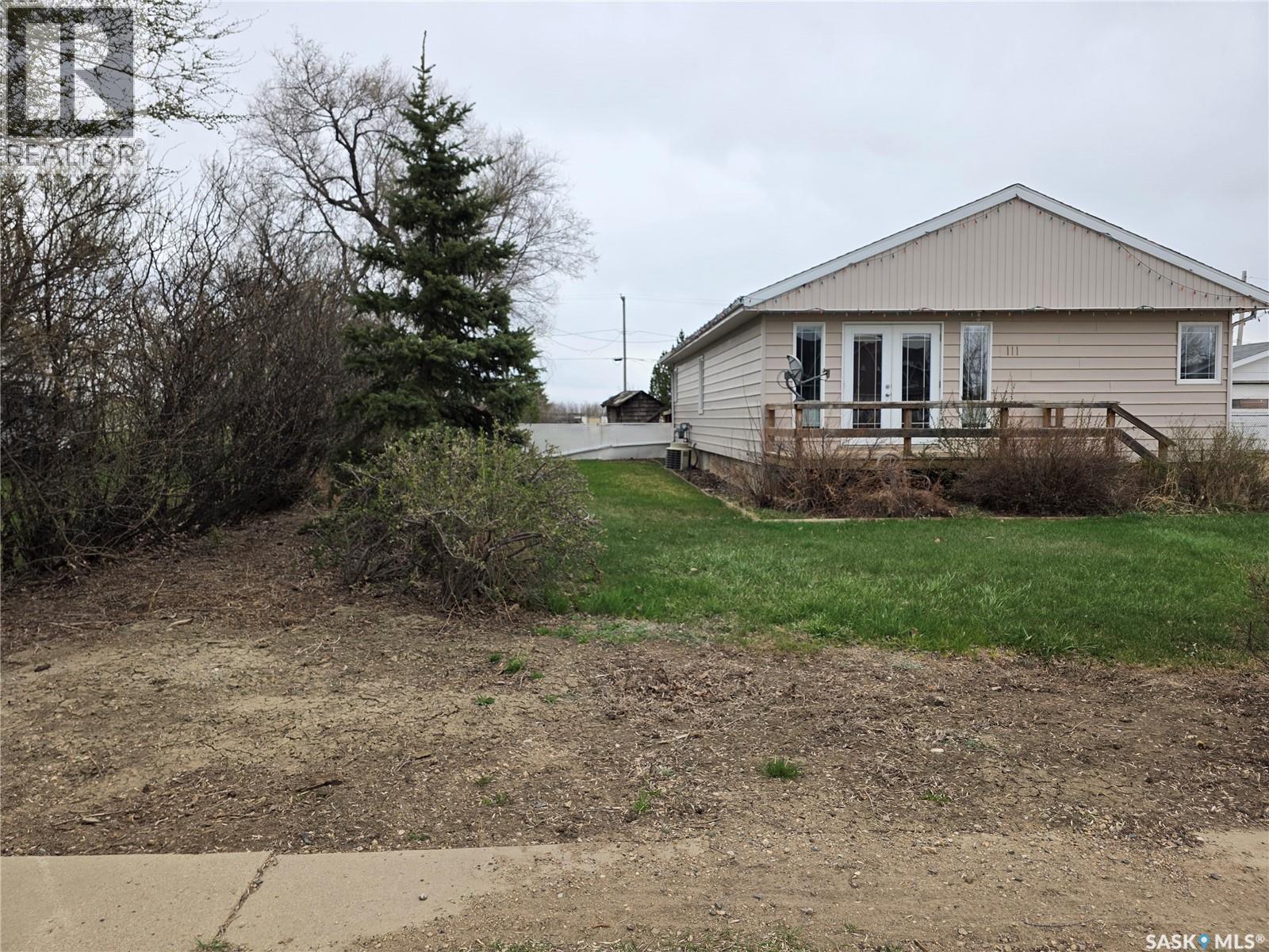 111 4Th Avenue N, Lucky Lake, SK