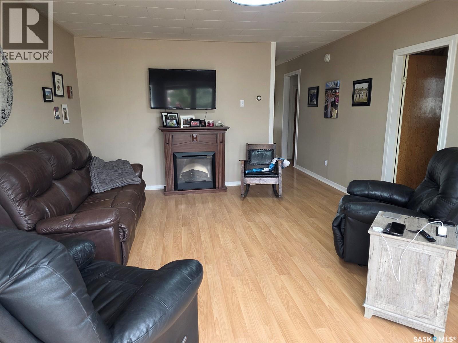 111 4Th Avenue N, Lucky Lake, SK