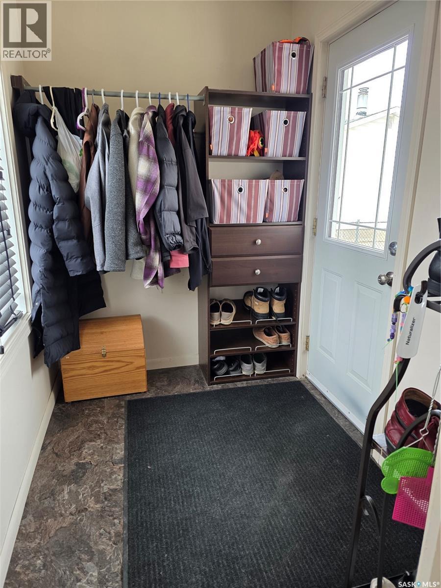 111 4Th Avenue N, Lucky Lake, SK
