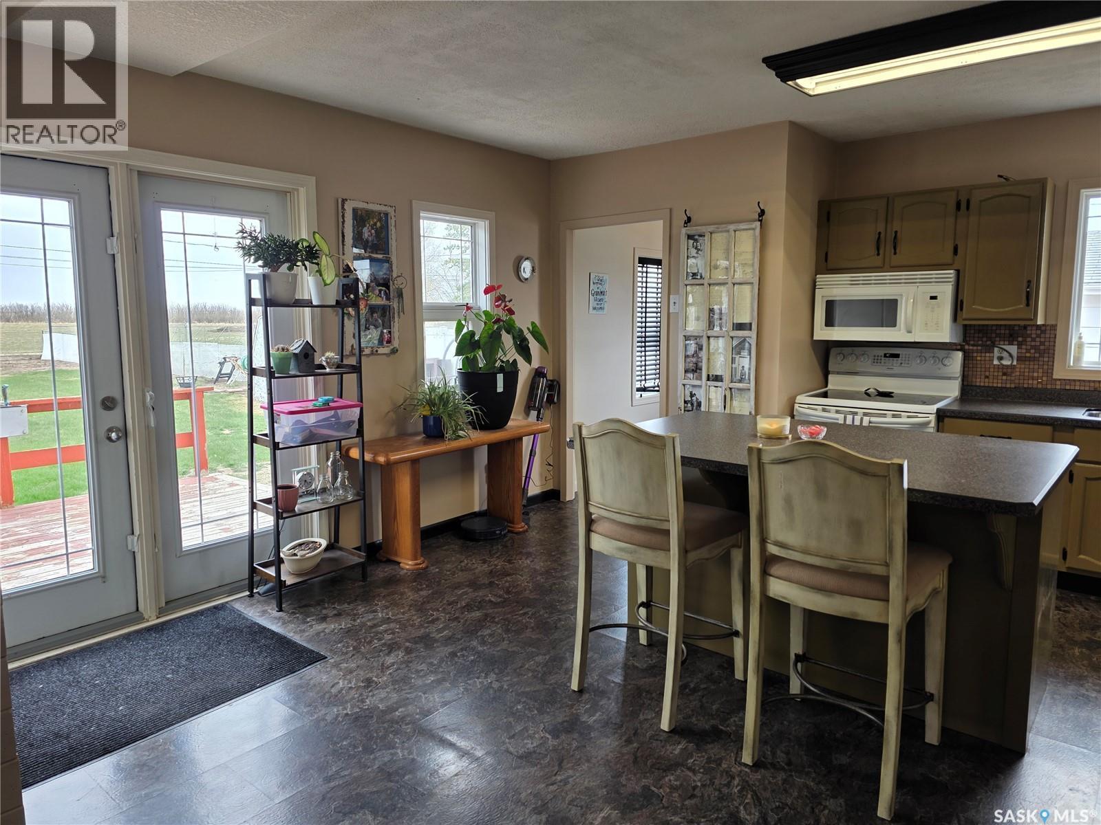 111 4Th Avenue N, Lucky Lake, SK