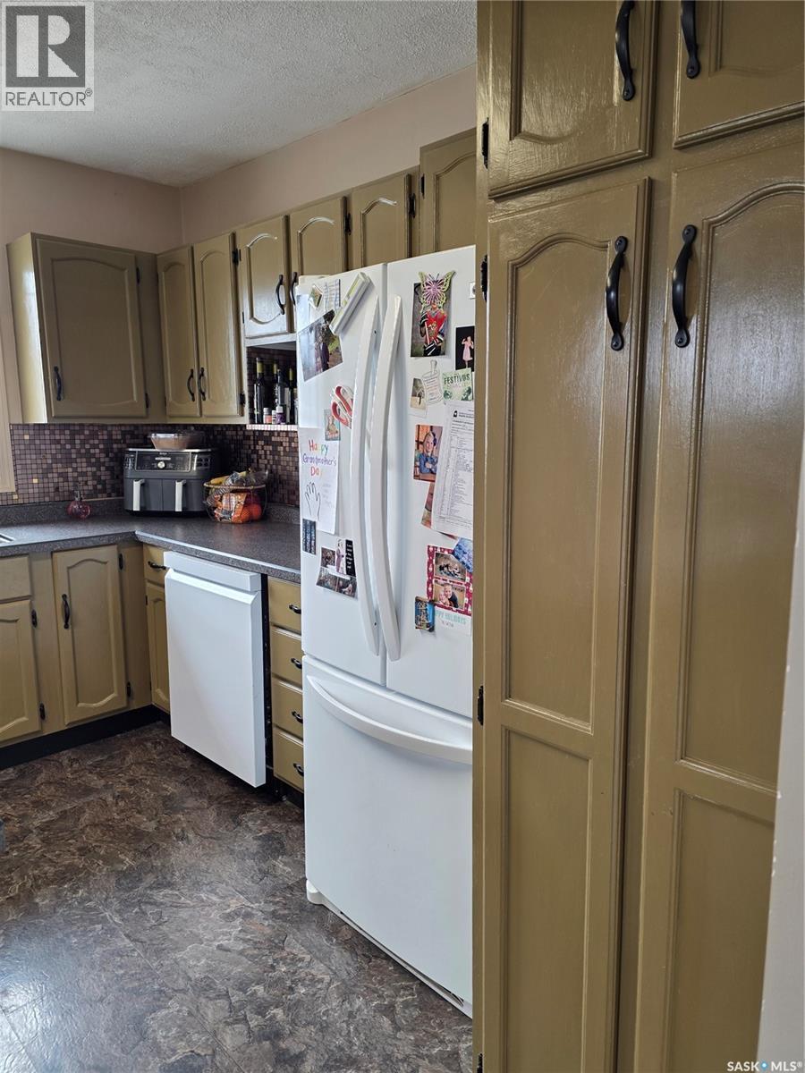 111 4Th Avenue N, Lucky Lake, SK