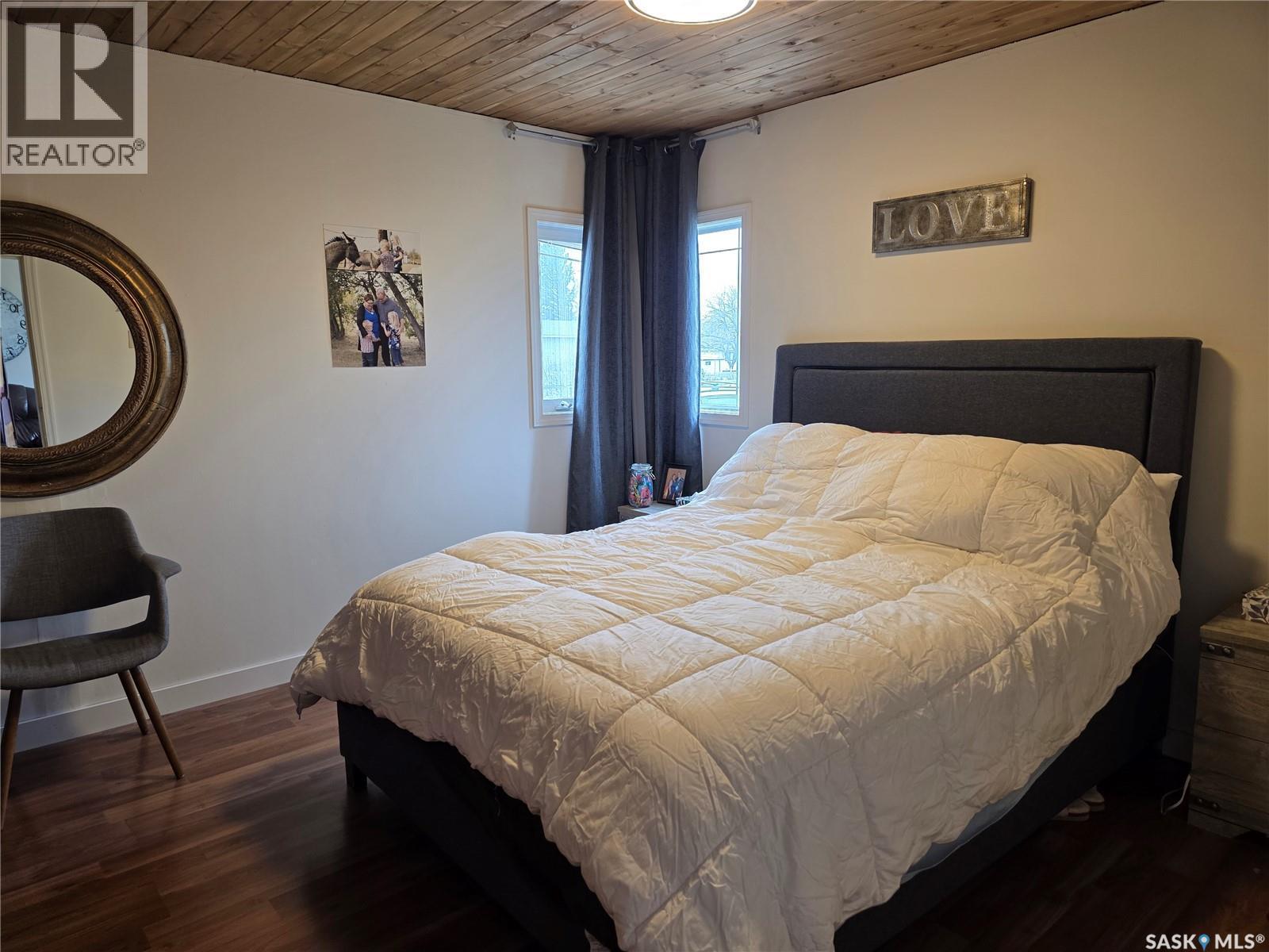 111 4Th Avenue N, Lucky Lake, SK