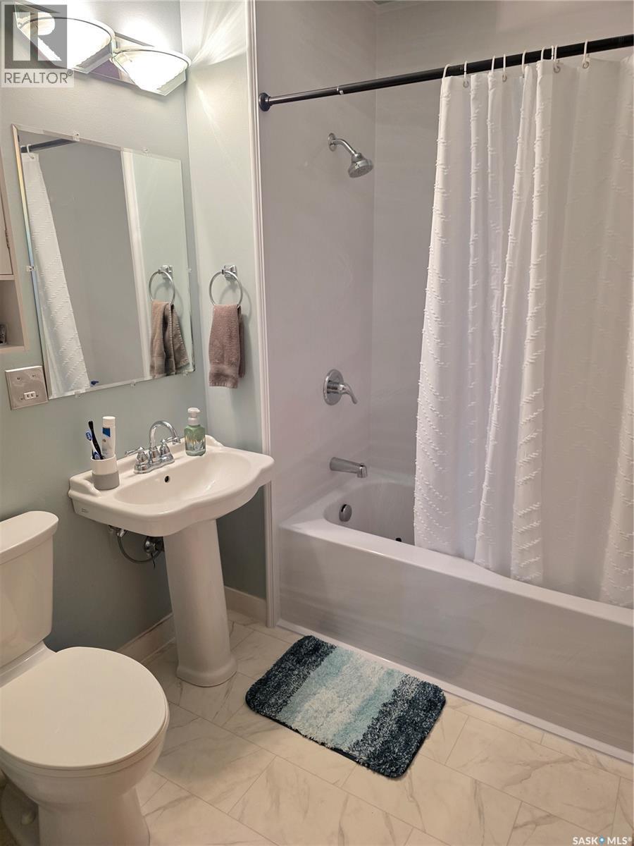 111 4Th Avenue N, Lucky Lake, SK