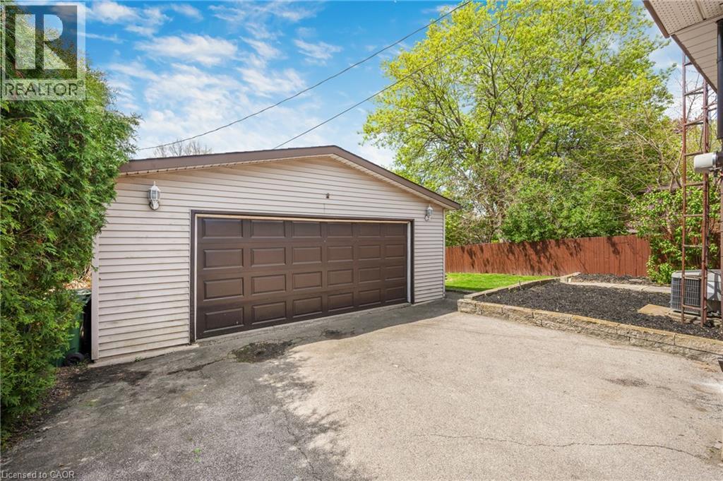 3 Tanager Court, Hamilton, ON - Outdoor