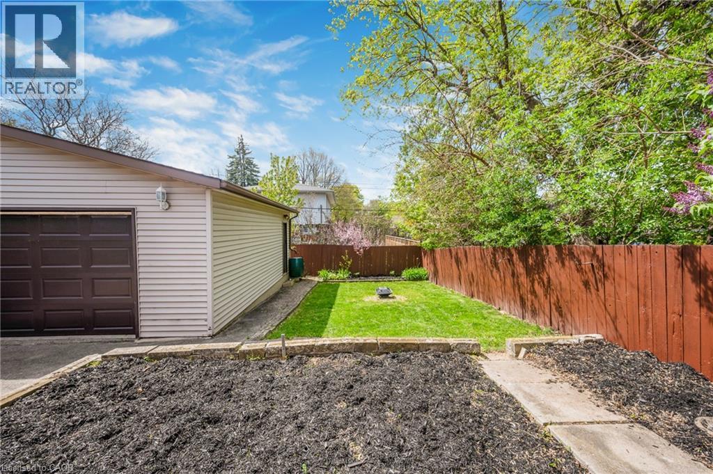3 Tanager Court, Hamilton, ON - Outdoor