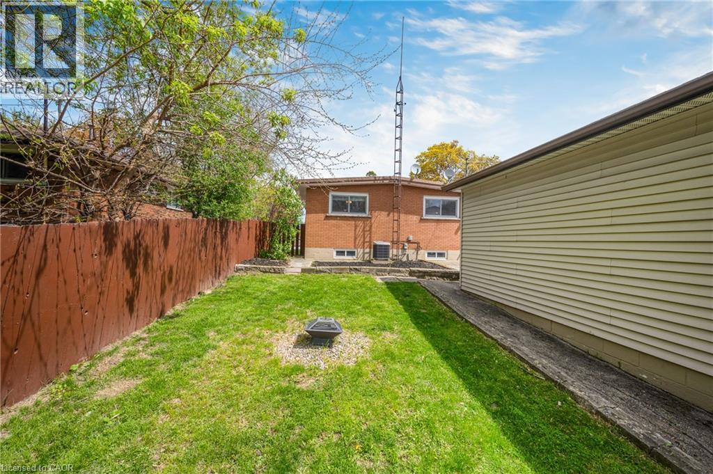 3 Tanager Court, Hamilton, ON - Outdoor