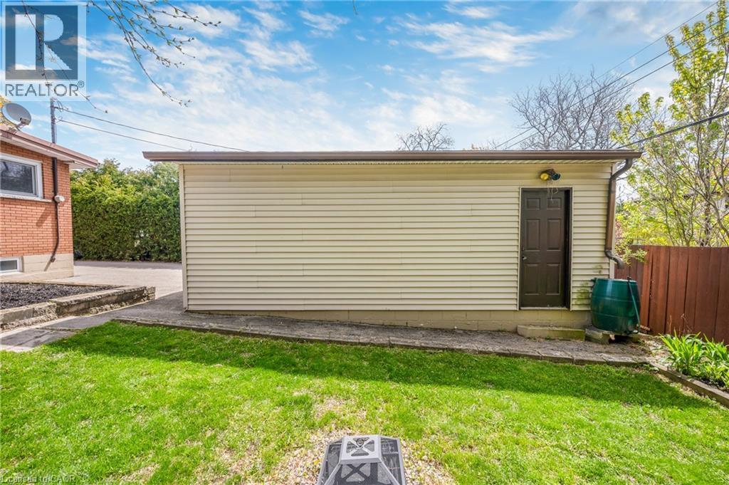 3 Tanager Court, Hamilton, ON - Outdoor