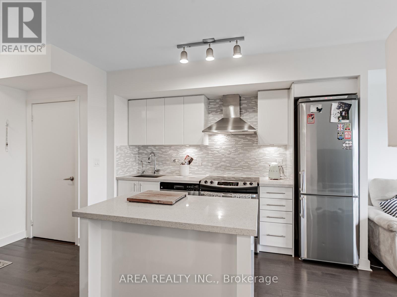 2009 - 58 Orchard View Boulevard, Toronto, ON - Indoor Photo Showing Kitchen With Upgraded Kitchen