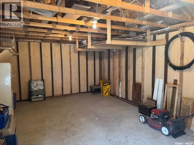 691 Joseph Crescent, Cochin, SK - Indoor Photo Showing Basement