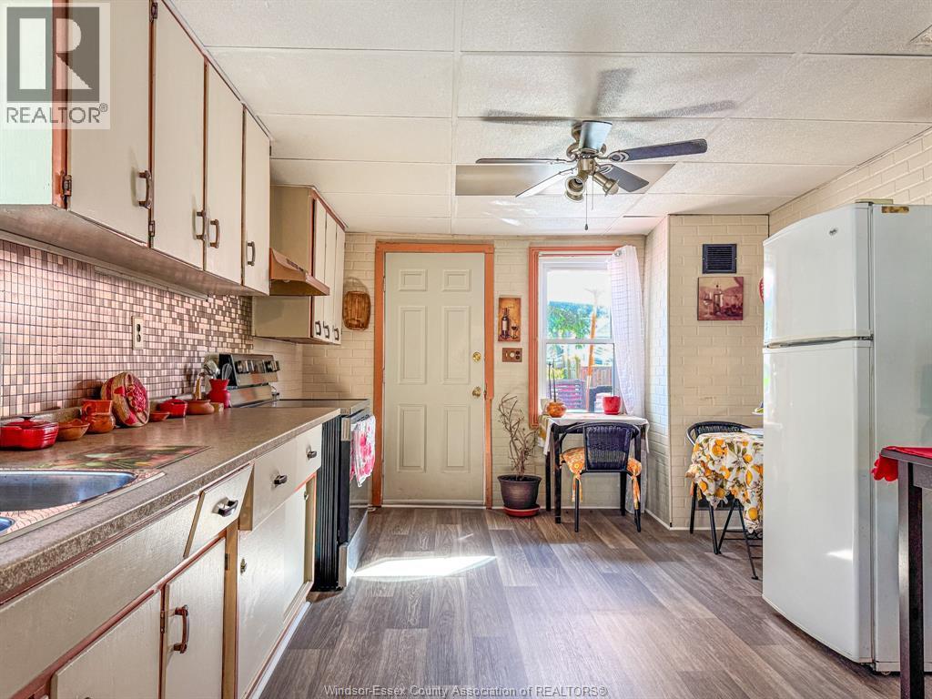 1614 Albert, Windsor, ON - Indoor Photo Showing Kitchen