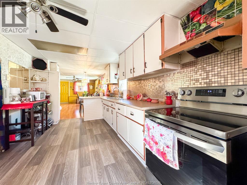 1614 Albert, Windsor, ON - Indoor Photo Showing Kitchen
