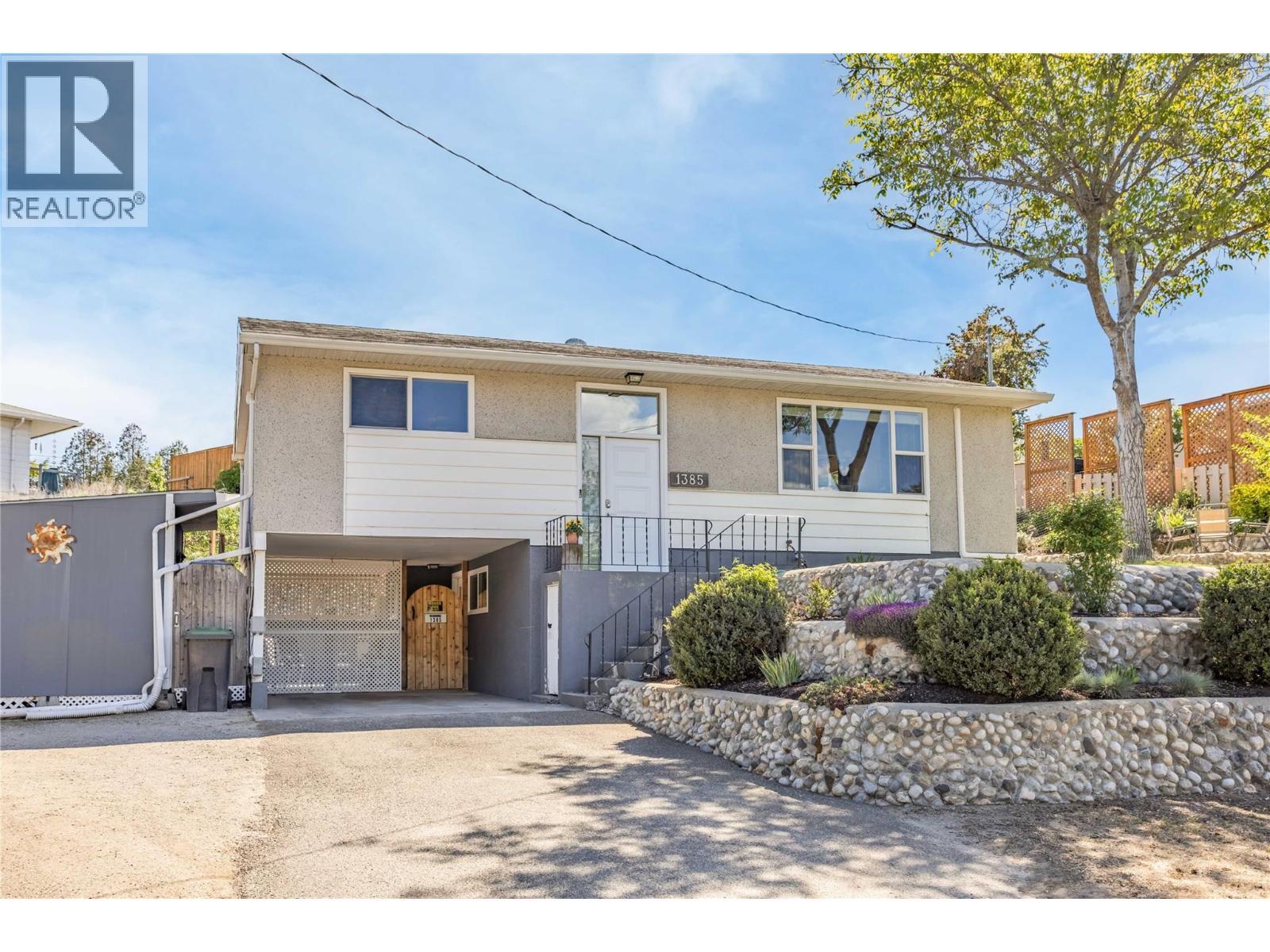 Tons of space for toys - 1385 Orchard Drive, Kelowna, BC - Outdoor