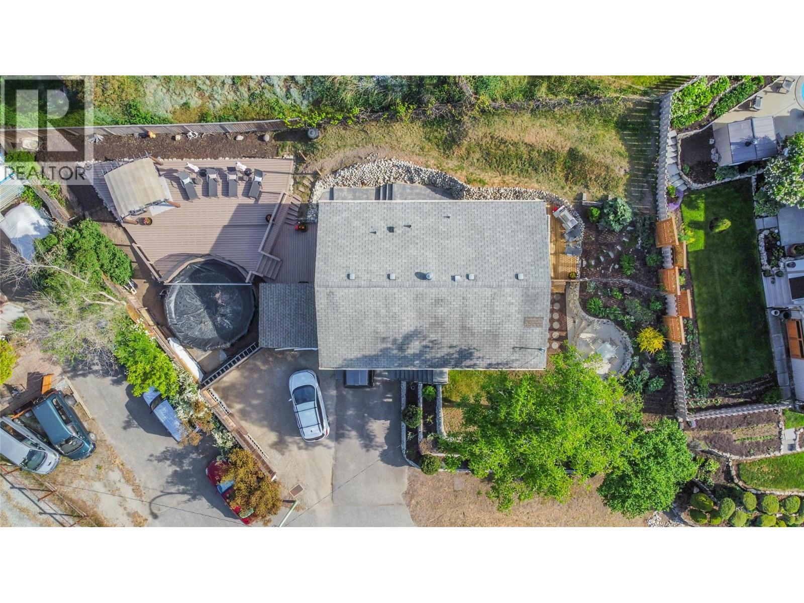 1385 Orchard Drive, Kelowna, BC - Outdoor