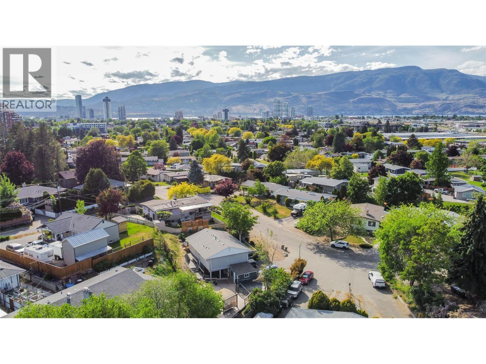 Minutes to downtown - 1385 Orchard Drive, Kelowna, BC - Outdoor With View
