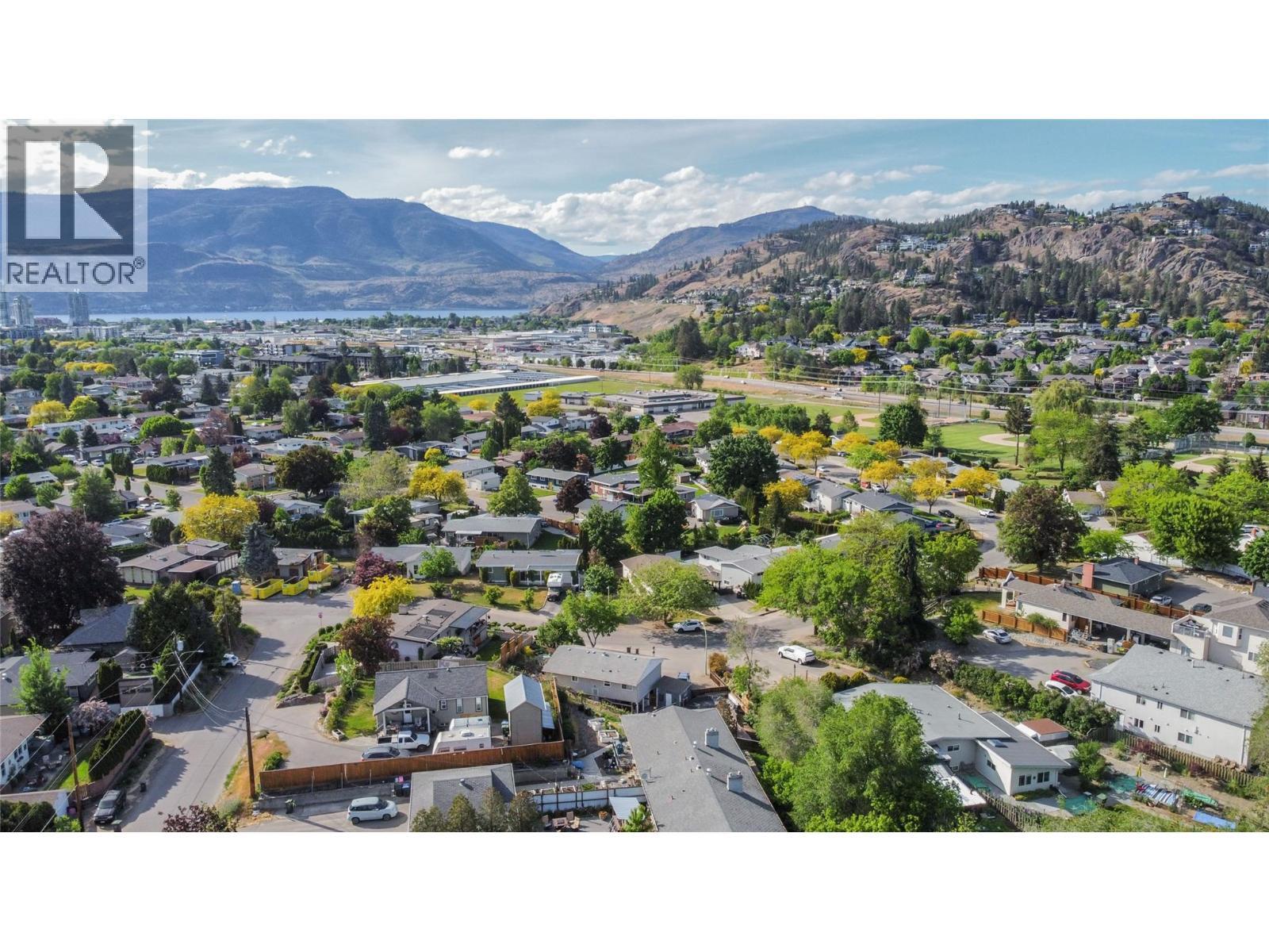 1385 Orchard Drive, Kelowna, BC - Outdoor With View
