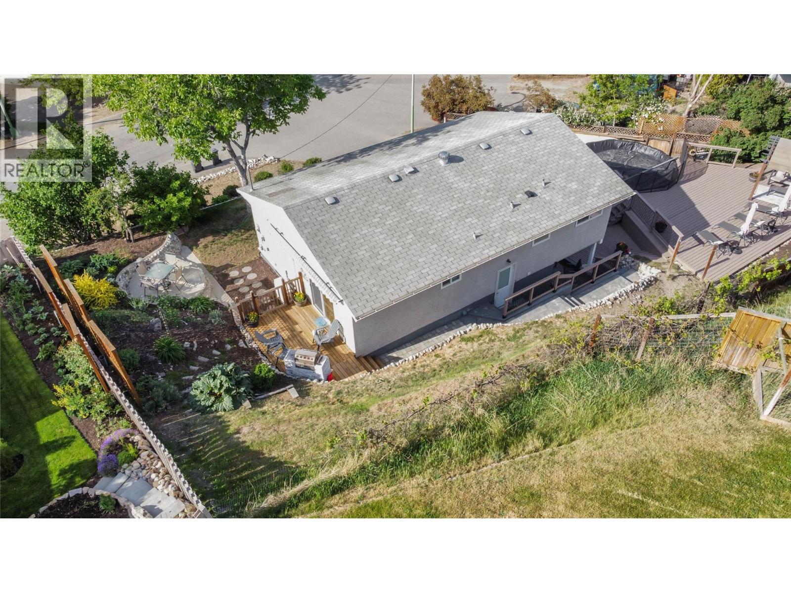 1385 Orchard Drive, Kelowna, BC - Outdoor