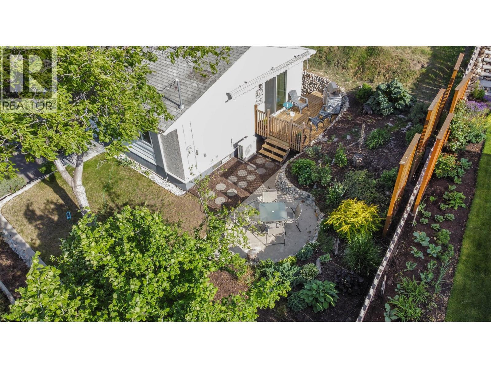 1385 Orchard Drive, Kelowna, BC - Outdoor