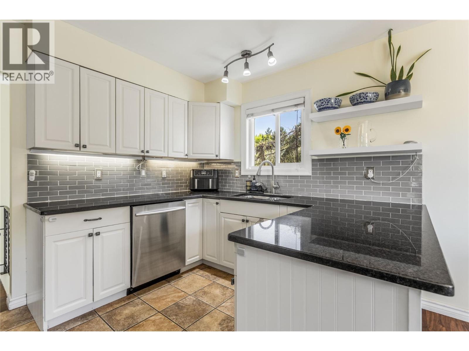 1385 Orchard Drive, Kelowna, BC - Indoor Photo Showing Other Room
