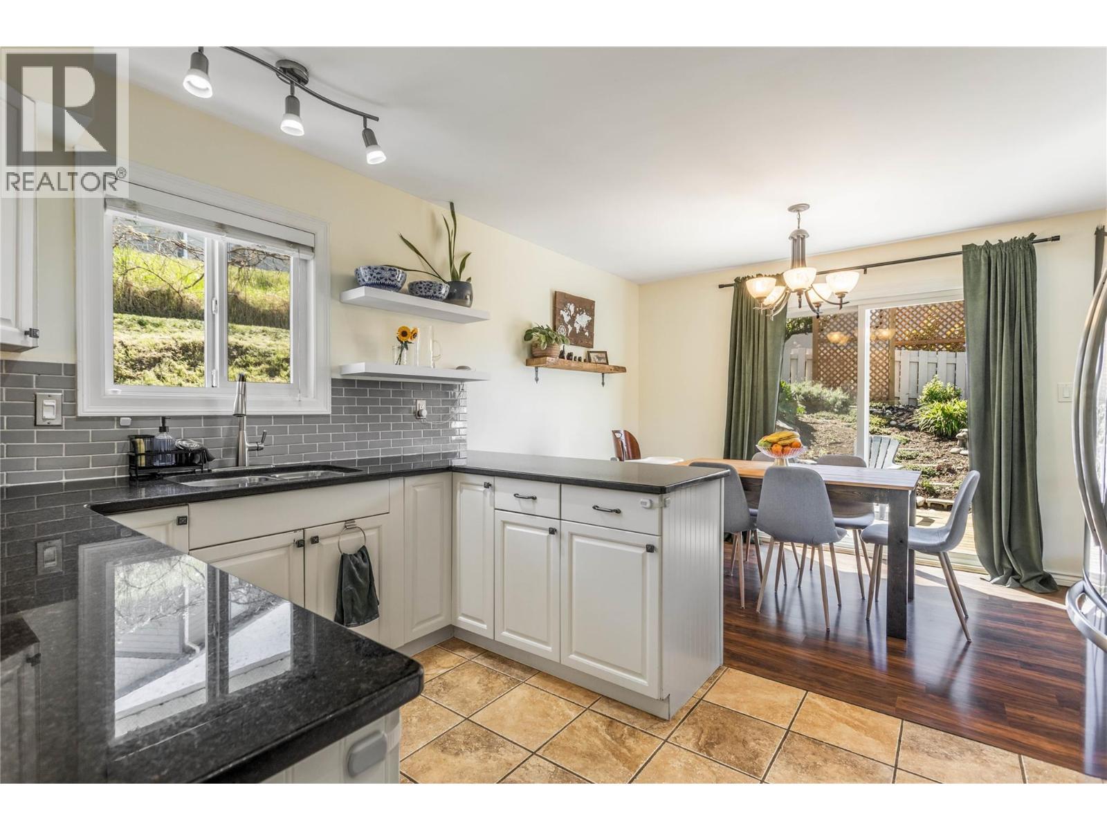 Ample counter space - 1385 Orchard Drive, Kelowna, BC - Indoor Photo Showing Living Room