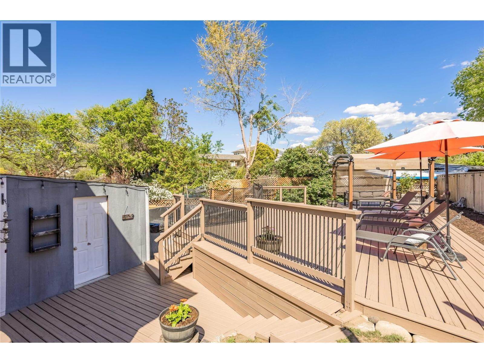 1385 Orchard Drive, Kelowna, BC - Outdoor