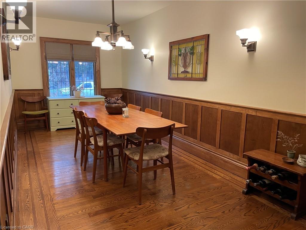2 Oak Knoll Drive, Hamilton, ON - Indoor Photo Showing Dining Room