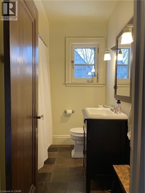 2 Oak Knoll Drive, Hamilton, ON - Indoor Photo Showing Bathroom