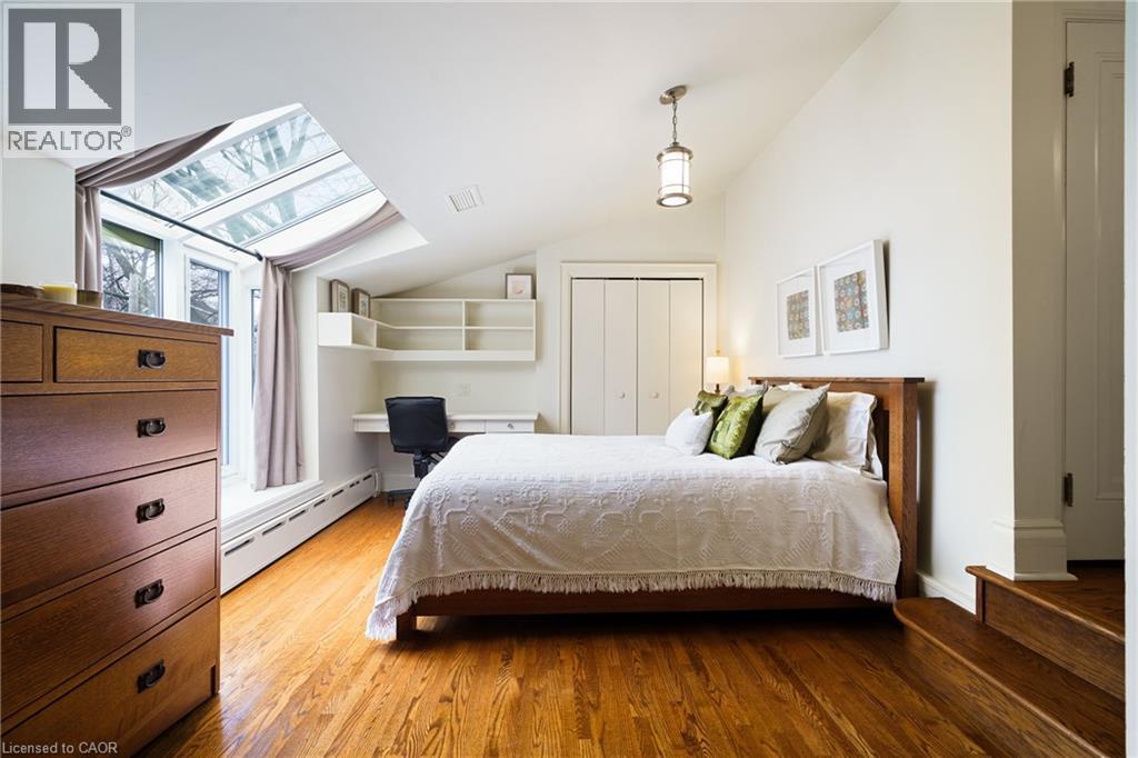 2nd Primary Bedroom - 2 Oak Knoll Drive, Hamilton, ON - Indoor Photo Showing Bedroom